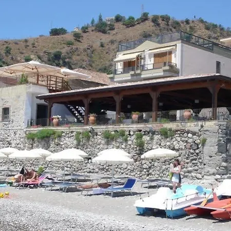 Il Cantone Del Faro Konukevi Giardini Naxos
